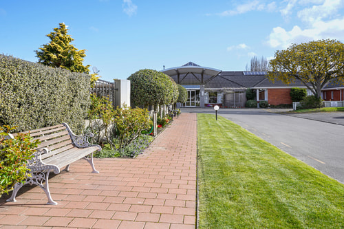 017_Open2view_ID581358-1_Hennessy_Pl